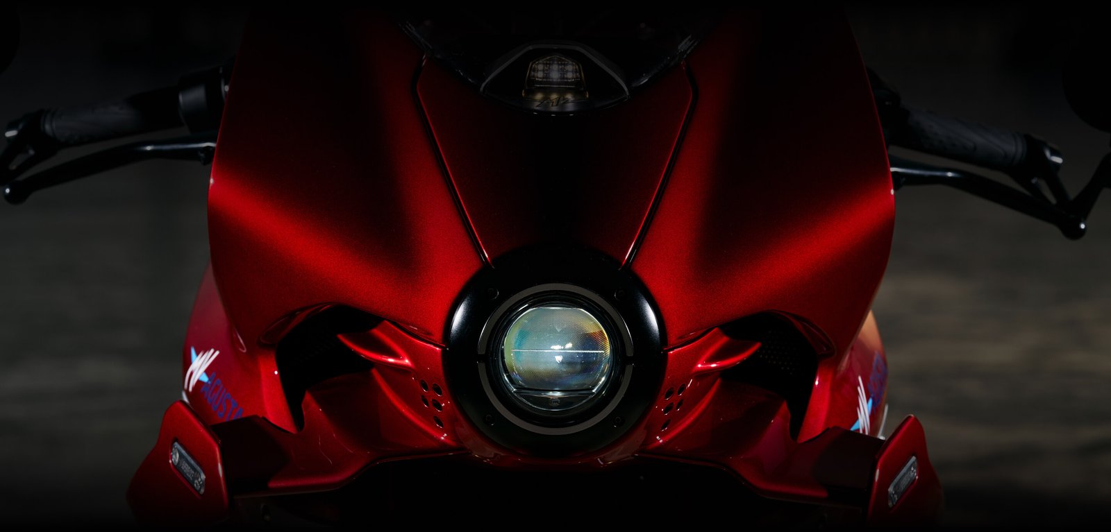 MV Agusta Superveloce 1000 Serie Oro, studio side shot